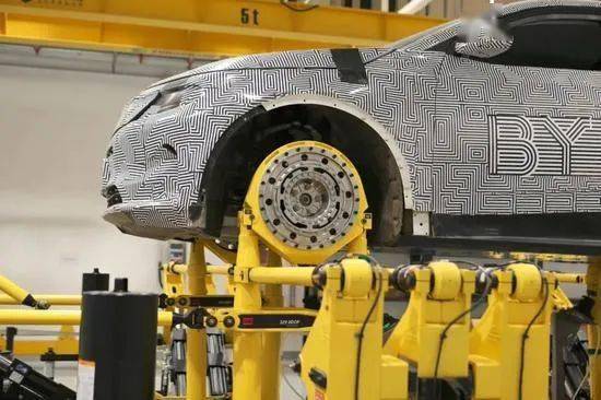 富士康跨界入局 年內(nèi)推出電動(dòng)汽車，是為蘋果造車鋪路還是重塑汽車零部件格局？