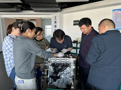 新能源汽車與智能網(wǎng)聯(lián)技術(shù) 機(jī)電汽車教研室教師的“雙師型”提升之旅