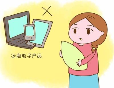 愛玩手機(jī)的媽媽坐月子時(shí)請(qǐng)放下手機(jī) 傷眼睛只是冰山一角，更大的隱患讓人后怕